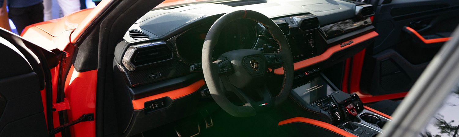 Interior view of the Lamborghini Urus SE